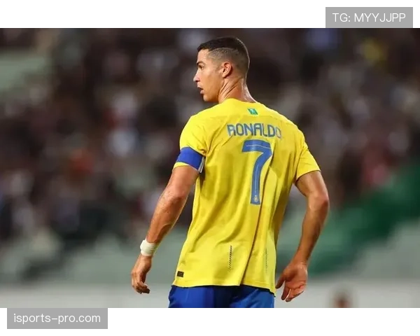 C罗与梅西在进攻触点分布下形成路径分化趋势